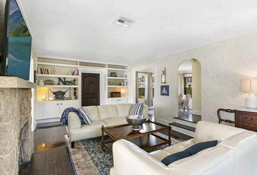 Charming Old Northwood Home ~ 3 Mi To Beach!