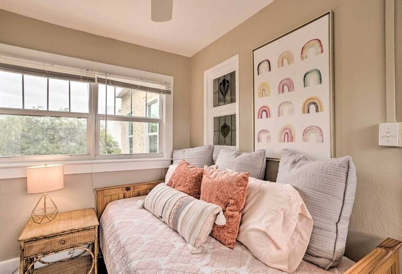 Charming Old Northwood Home ~ 3 Mi To Beach!