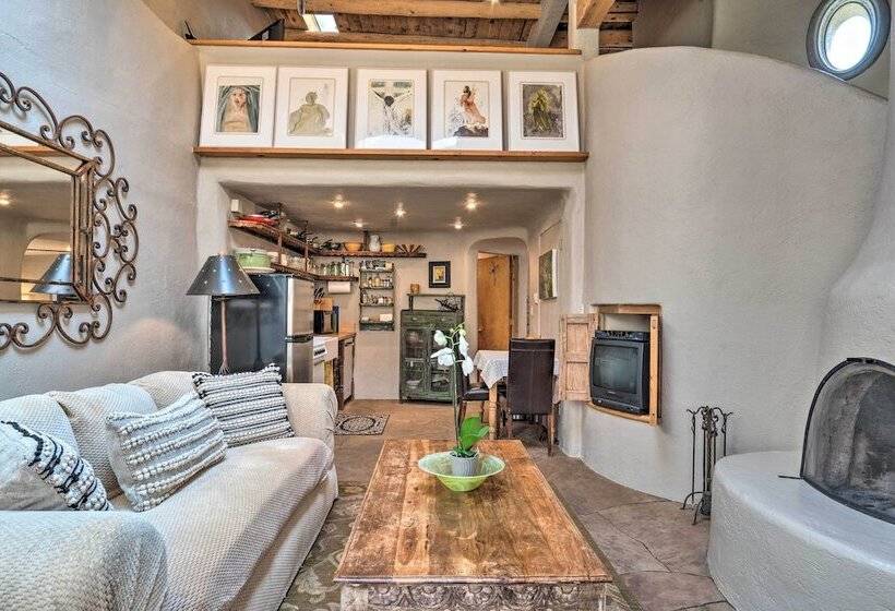 Chic Adobe Style Bungalow In Historic Santa Fe!