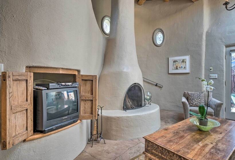Chic Adobe Style Bungalow In Historic Santa Fe!
