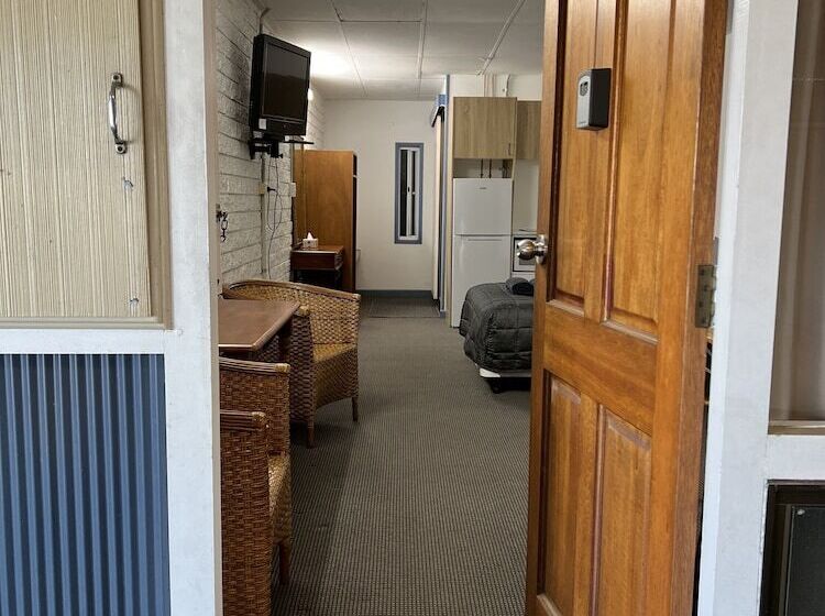 City Gates Motel Mackay   Contactless