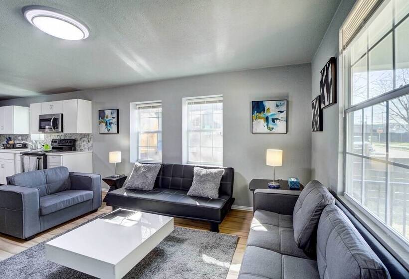 Convenient Tulsa Home   2 Mi To Downtown!