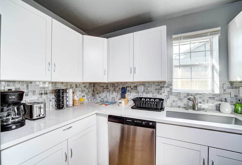 Convenient Tulsa Home   2 Mi To Downtown!