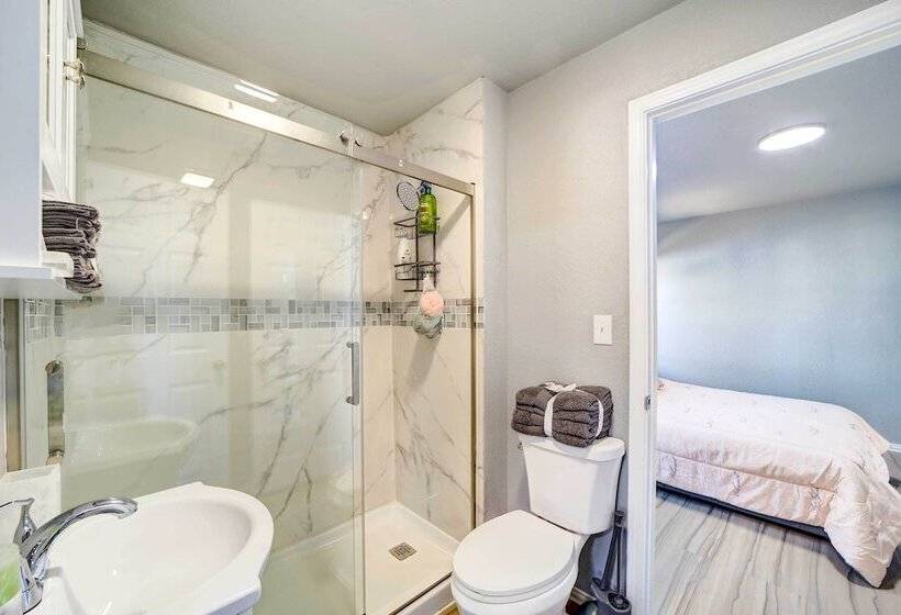 Convenient Tulsa Home   2 Mi To Downtown!