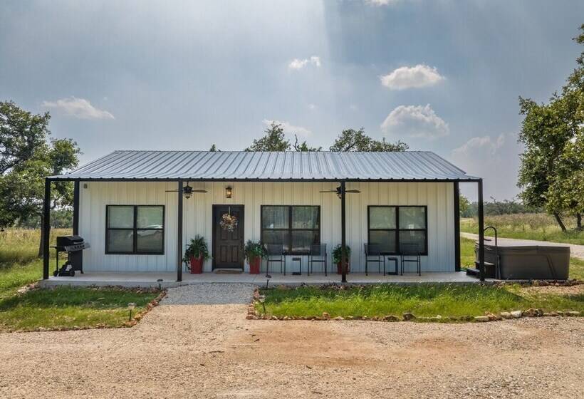 La Casita: Hot Tub & Firepit, 15 Min To Fred!