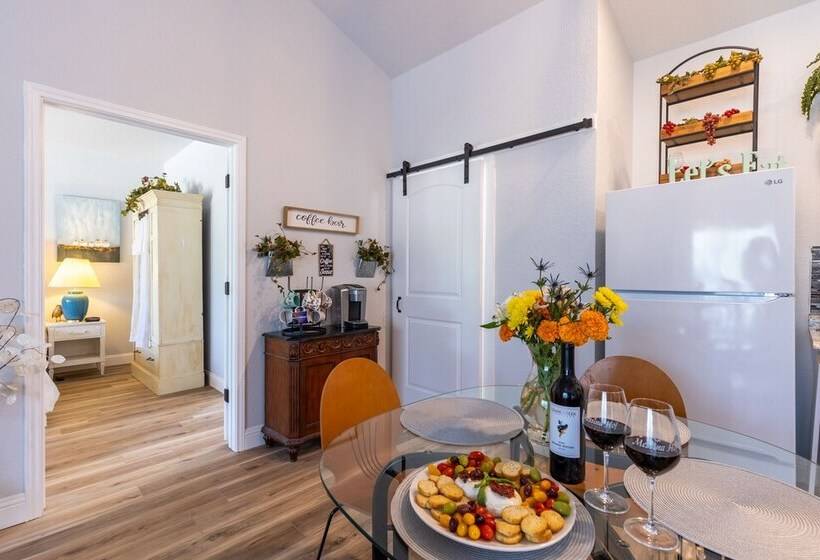 La Casita: Hot Tub & Firepit, 15 Min To Fred!