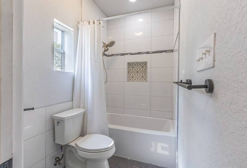 La Casita: Hot Tub & Firepit, 15 Min To Fred!