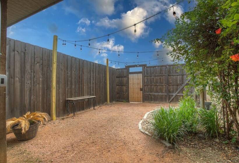 Cozi Cottage With Hot Tub!   2 Min To Wineries!