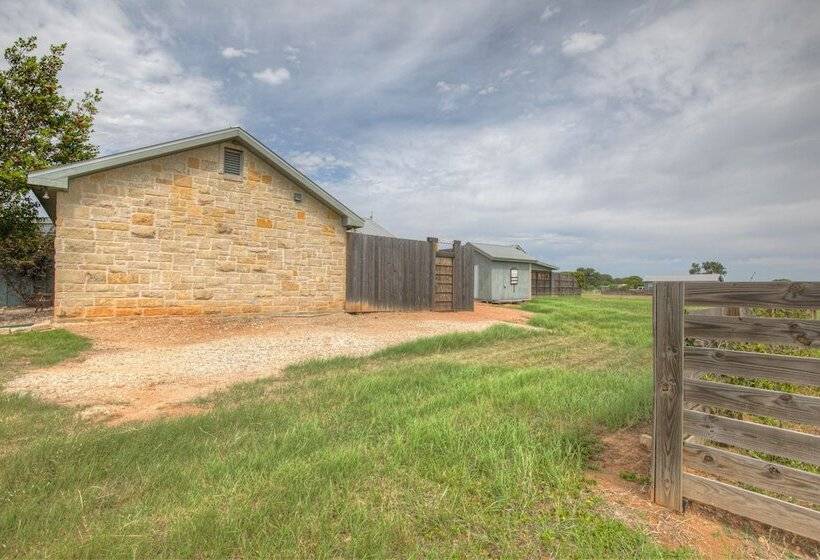 Cozi Cottage With Hot Tub!   2 Min To Wineries!