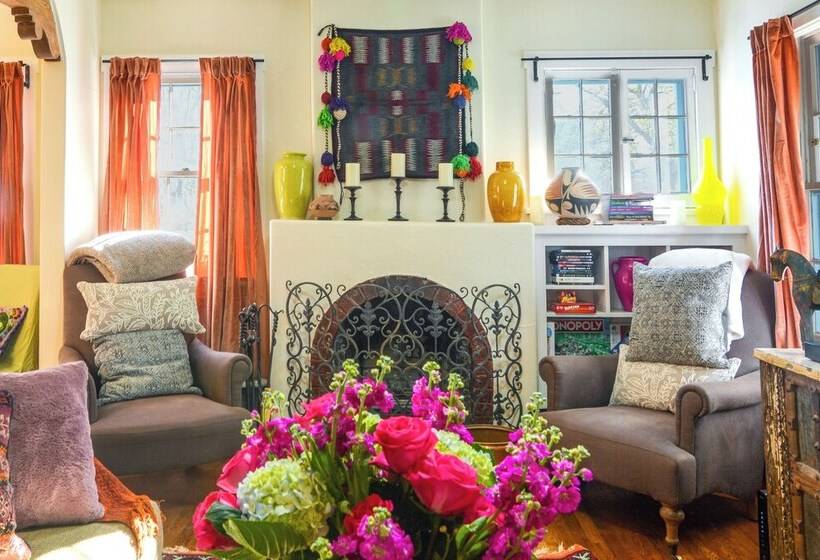 Cozy Adobe Casita: 1 Mile To Santa Fe Plaza!