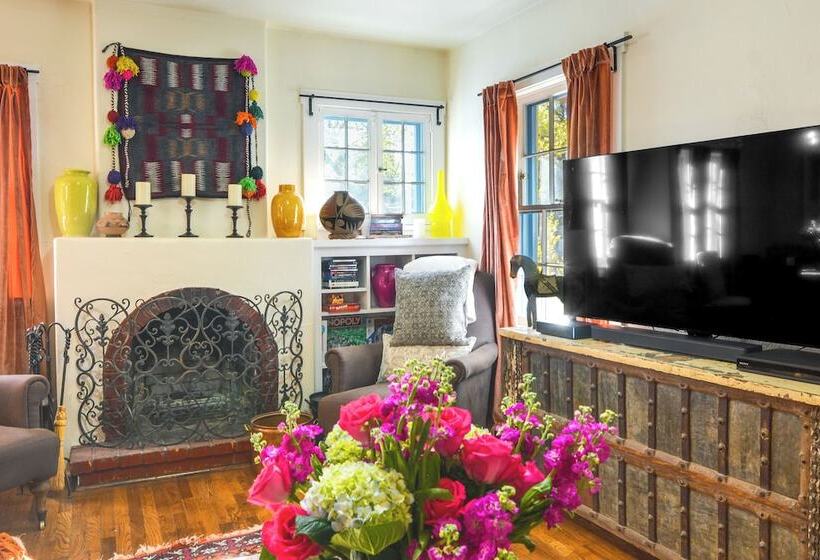 Cozy Adobe Casita: 1 Mile To Santa Fe Plaza!