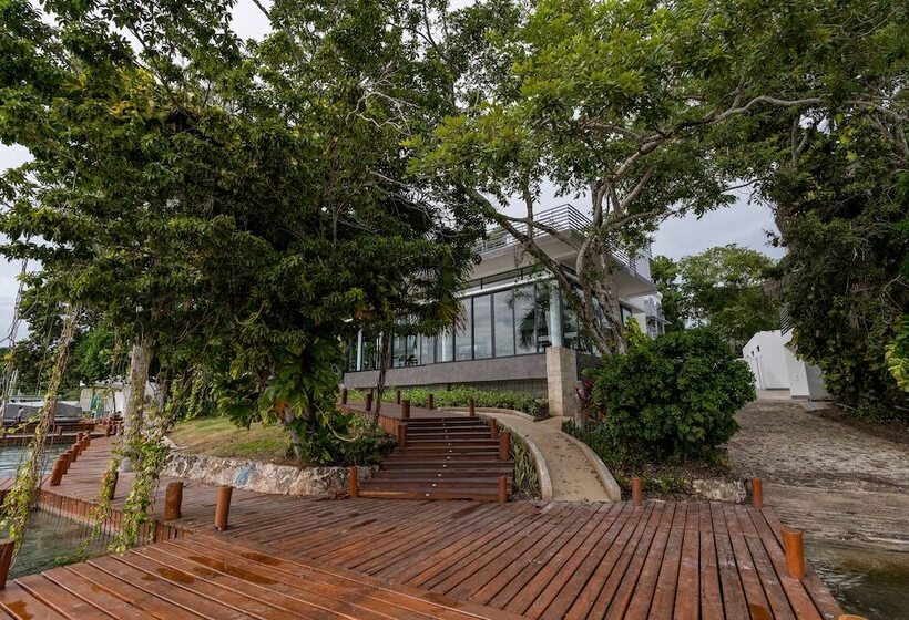 Cristalino Lagoon Front Hotel, Restaurant & Spa