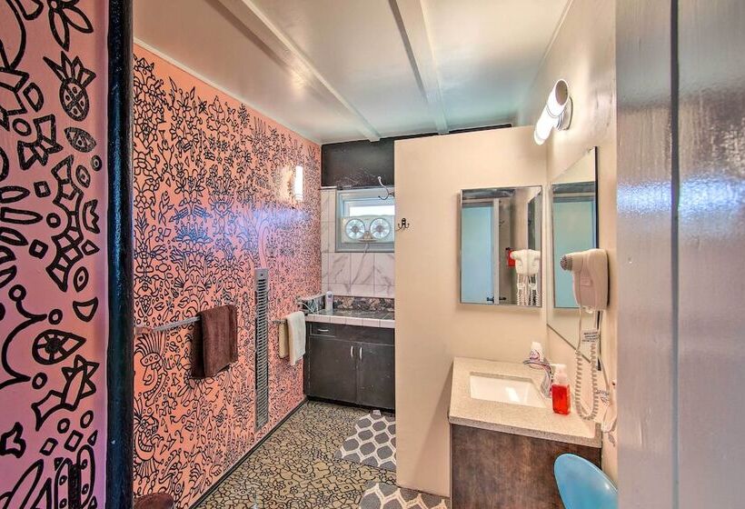 Eccentric Desert Hot Springs Home W/ Patio, Views