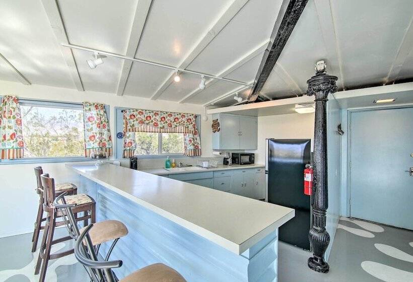 Eccentric Desert Hot Springs Home W/ Patio, Views