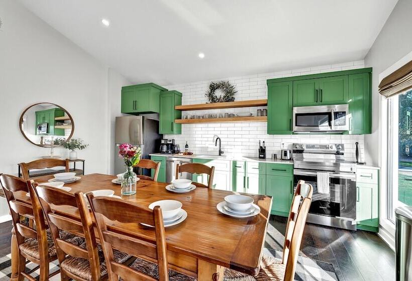 Olive St. Ranch Dolly S House