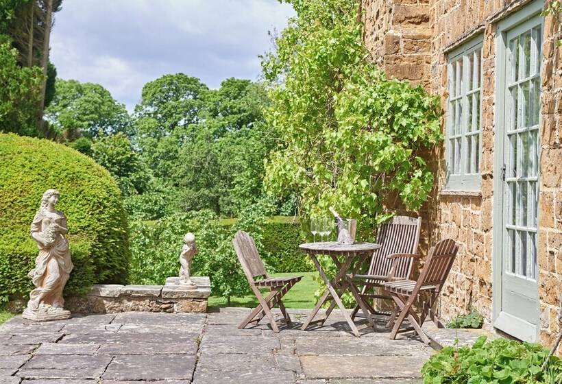 Drakestone House Manor With Breathtaking Cotswolds Views