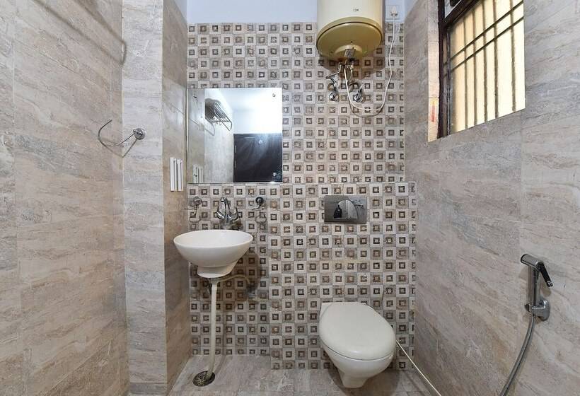 Fabhotel Rushank Palace