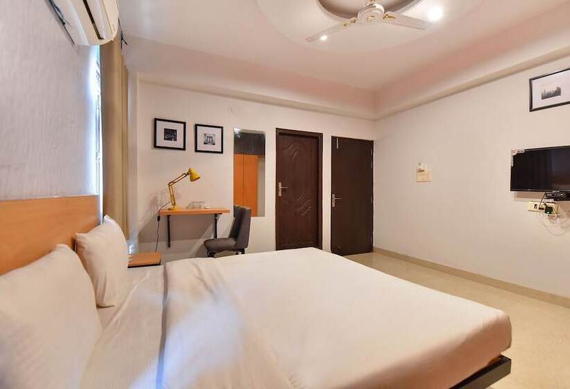 Fabhotel Rushank Palace