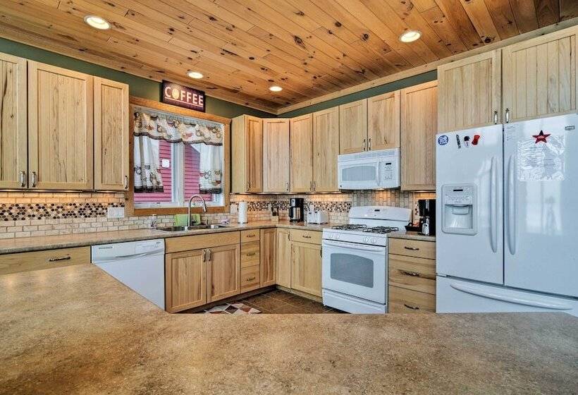 Family Friendly Lake Mitchell Oasis: Hike & Ski!