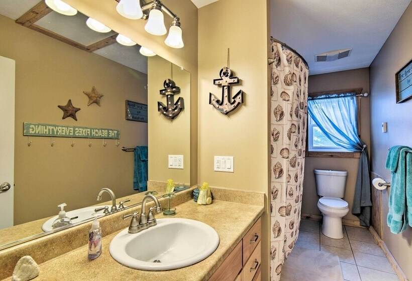 Family Friendly Lake Mitchell Oasis: Hike & Ski!