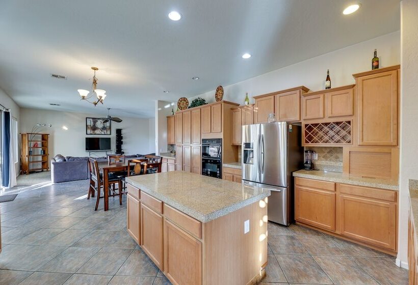 Chandler Oasis W/ Pool, Fire Pit, & Grill!