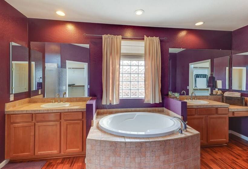 Chandler Oasis W/ Pool, Fire Pit, & Grill!