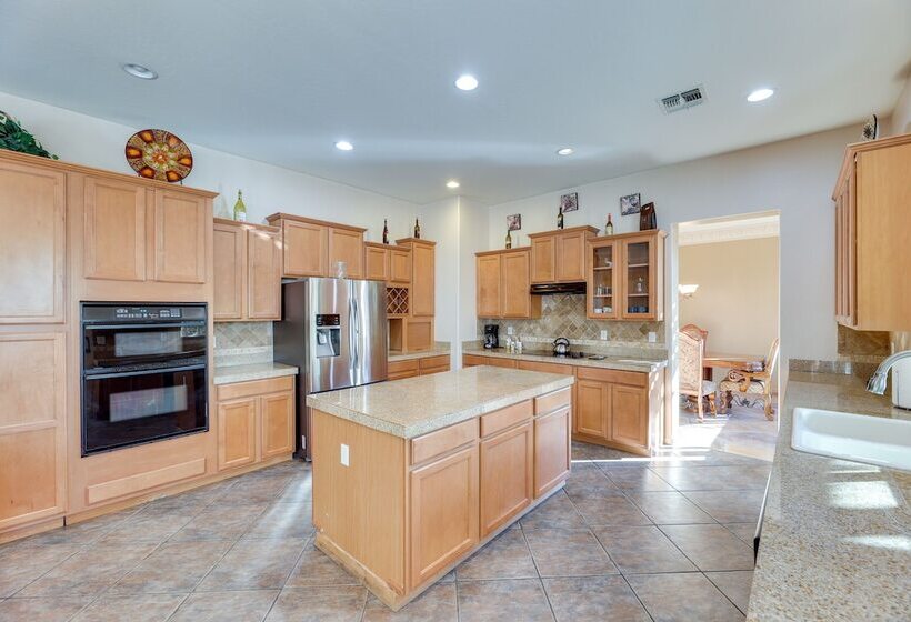 Chandler Oasis W/ Pool, Fire Pit, & Grill!