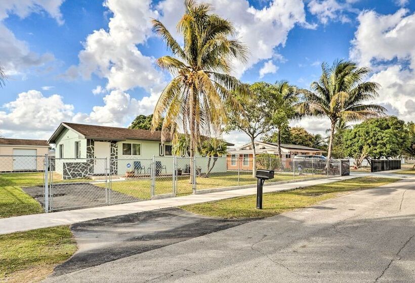 Gated Southern Miami Home: 22 Mi To Downtown!