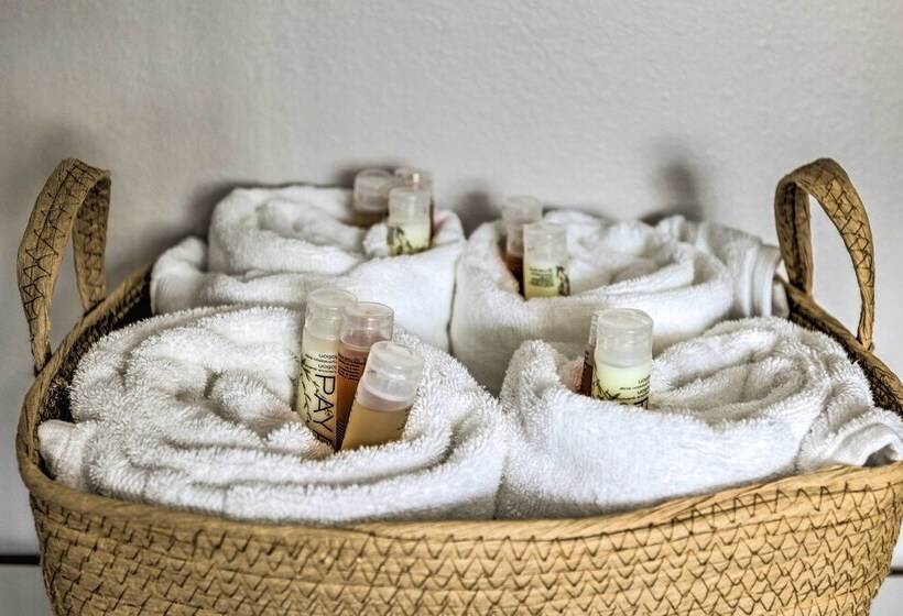 Gated Southern Miami Home: 22 Mi To Downtown!