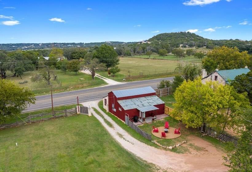 Gorgeous Barn Cabin 10min From Main St!