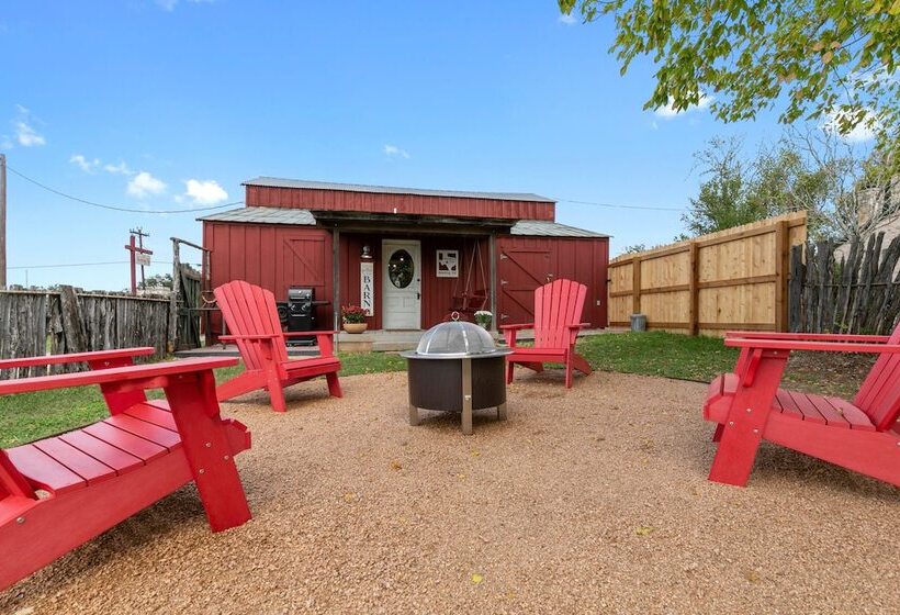 Gorgeous Barn Cabin 10min From Main St!