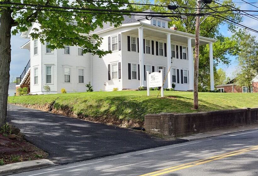 Hickory House B & B