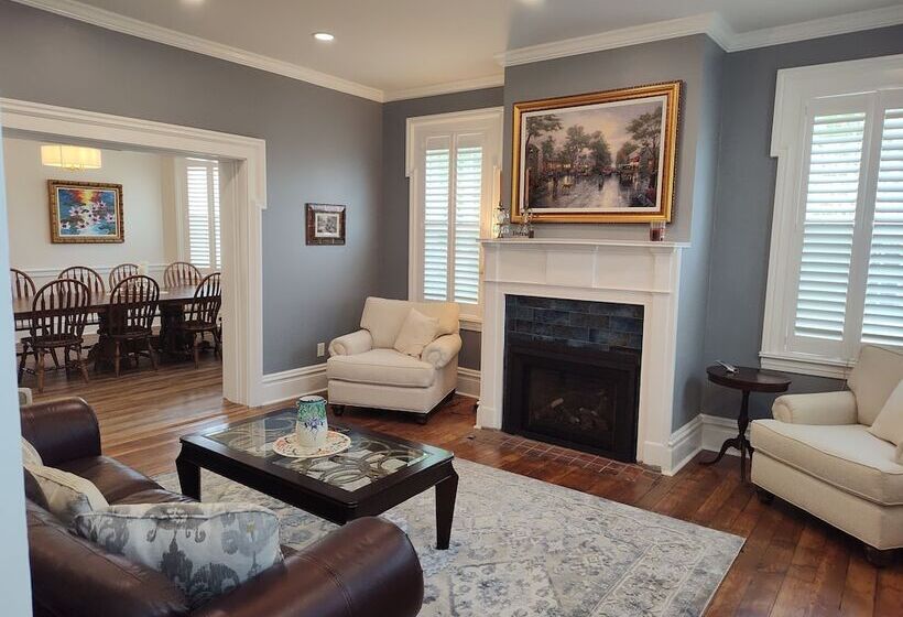 Hickory House B & B