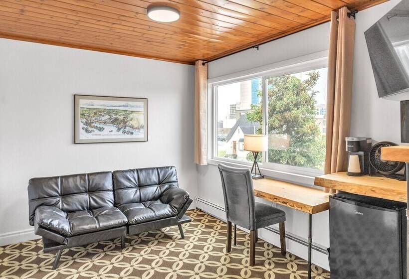 Highliner Hotel   Deluxe Double Queen With Mountain View