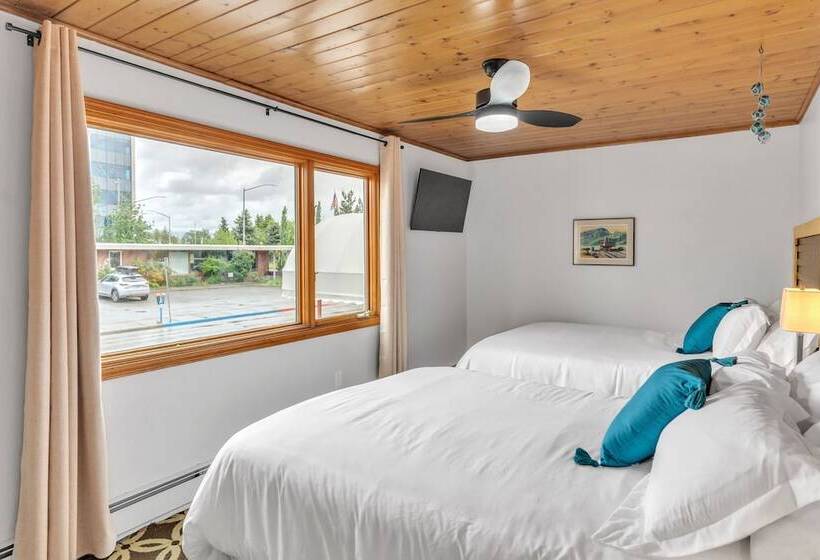 Highliner Hotel   Deluxe Double Queen With Mountain View