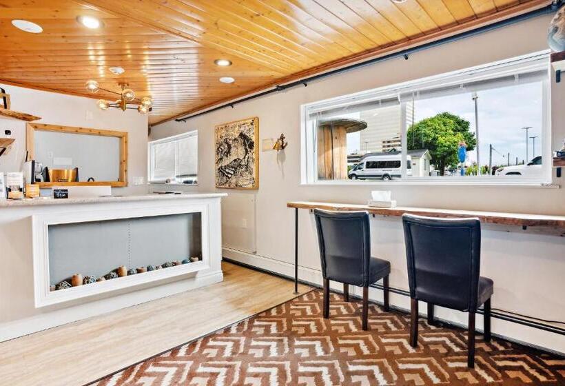 Highliner Hotel  King Suite 312 With City View Hotel Room