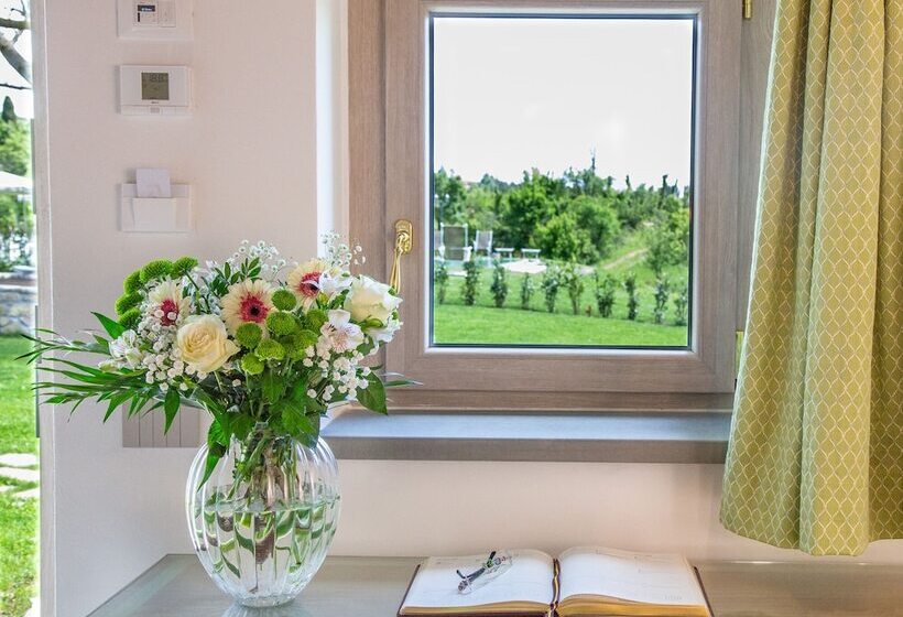 Отель Agri Resort & Spa Le Colline Del Paradiso