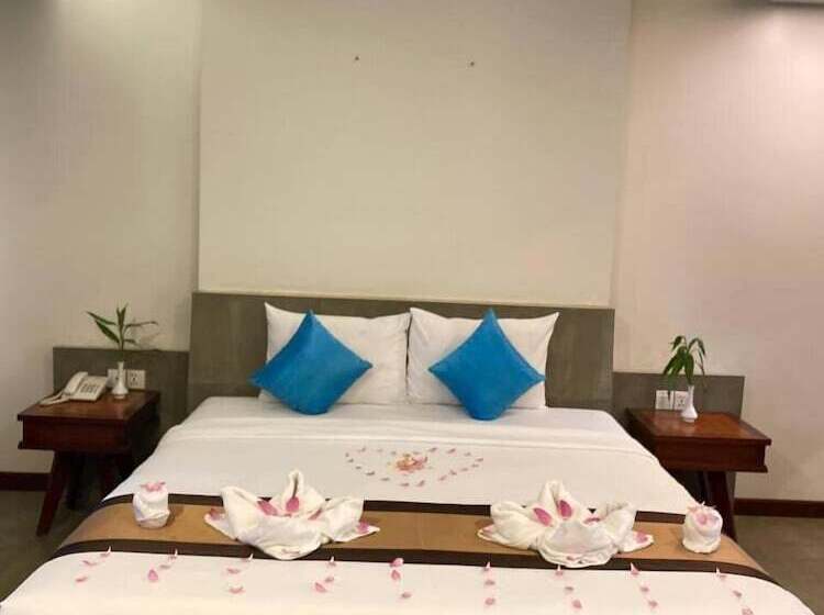 בית מלון כפרי Ang Damnak Samrith Boutique