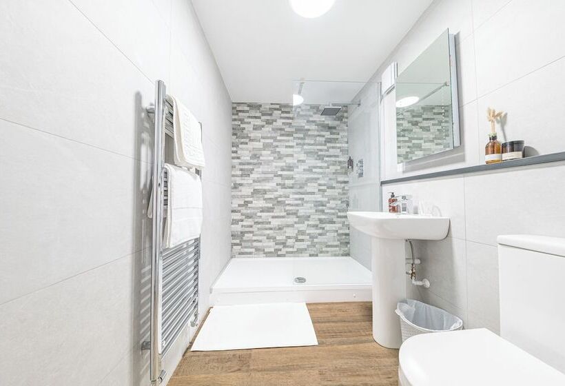 호텔 Chequers Lodge  Dalton In  Furness  Self Check In