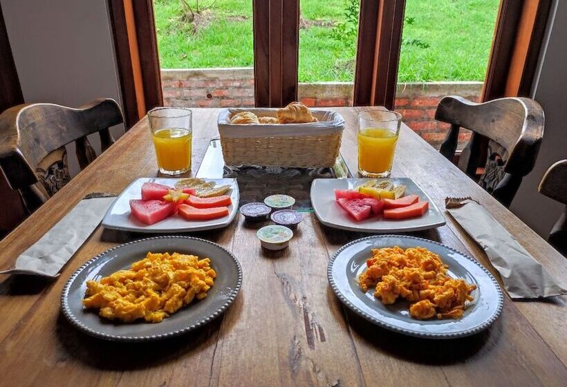 هتل Cordillera De Los Andes