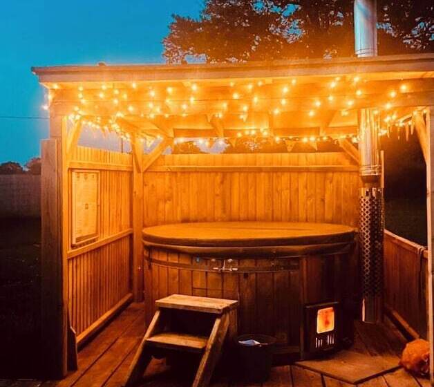 فندق Glamp And Tipple