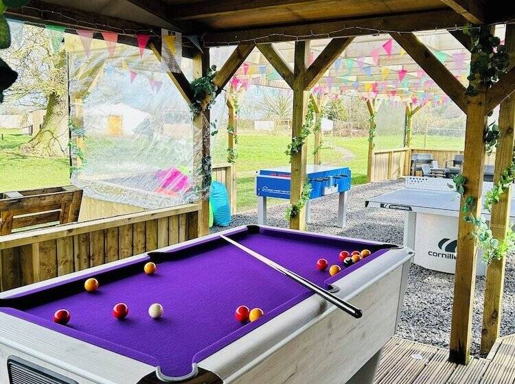 فندق Glamp And Tipple