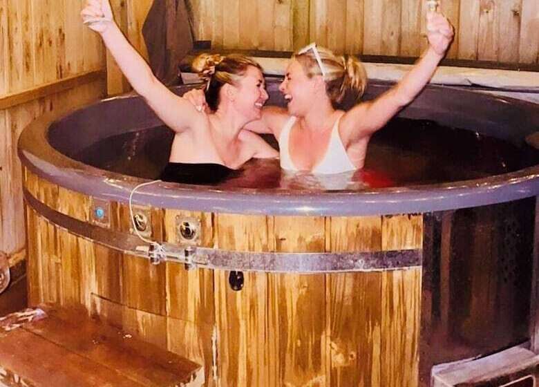 فندق Glamp And Tipple