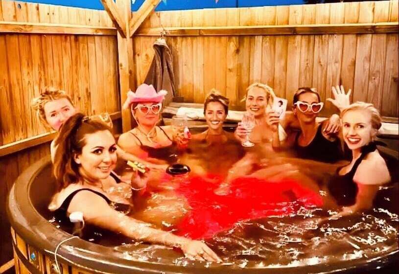 فندق Glamp And Tipple