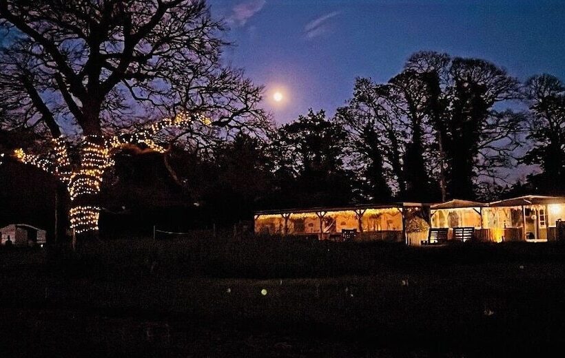 فندق Glamp And Tipple