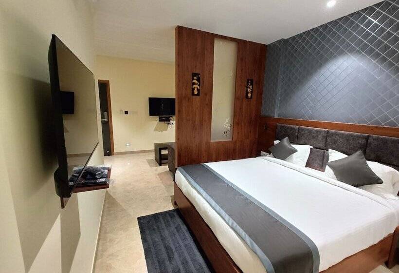 Отель Golden Orchid