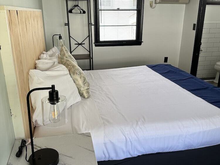 فندق Harborside Suites