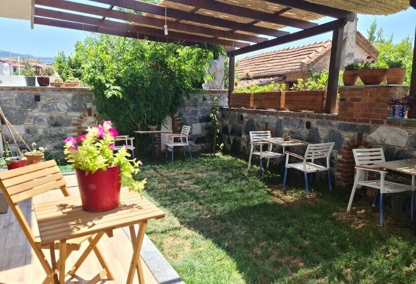 In Ephesus Hotel And Art Galery