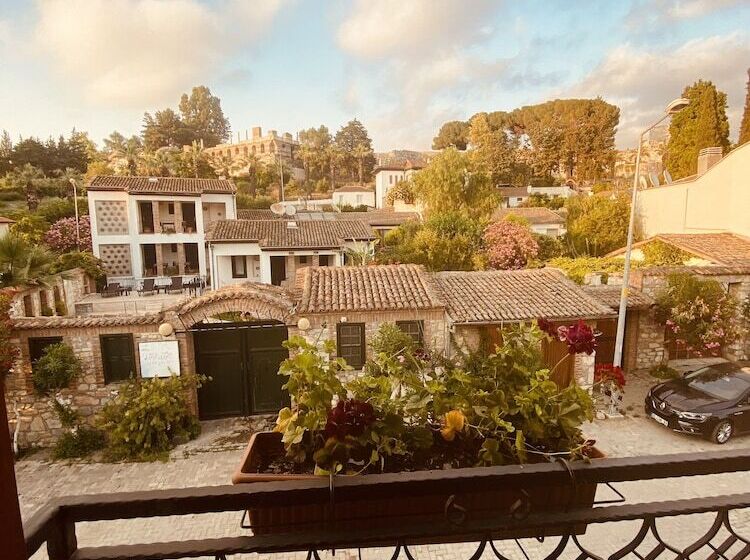 In Ephesus Hotel And Art Galery