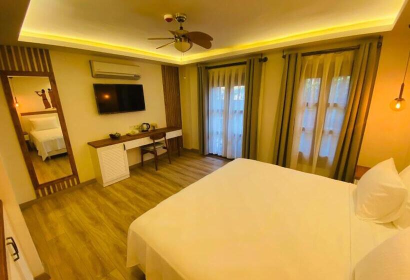 In Ephesus Hotel And Art Galery